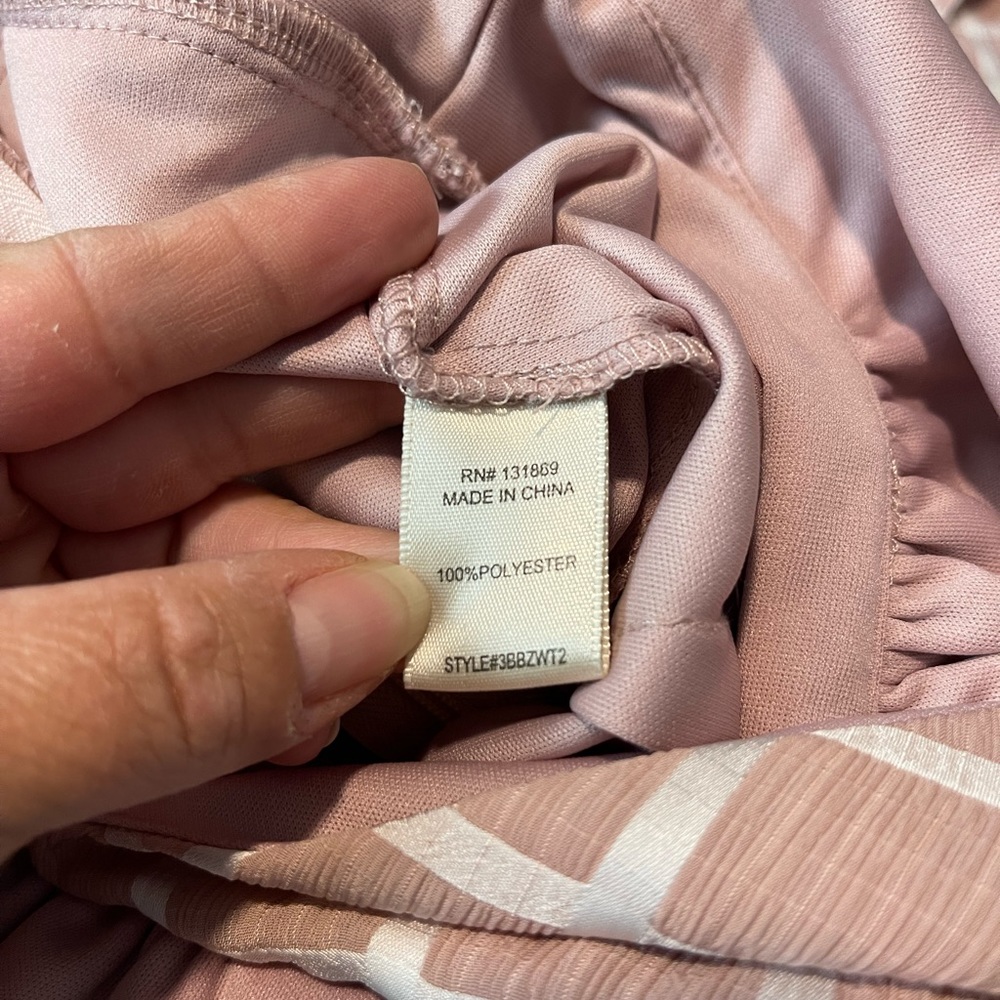 BNWOT blush pink v-neck ruffle romper size XL - Picture 2 of 11